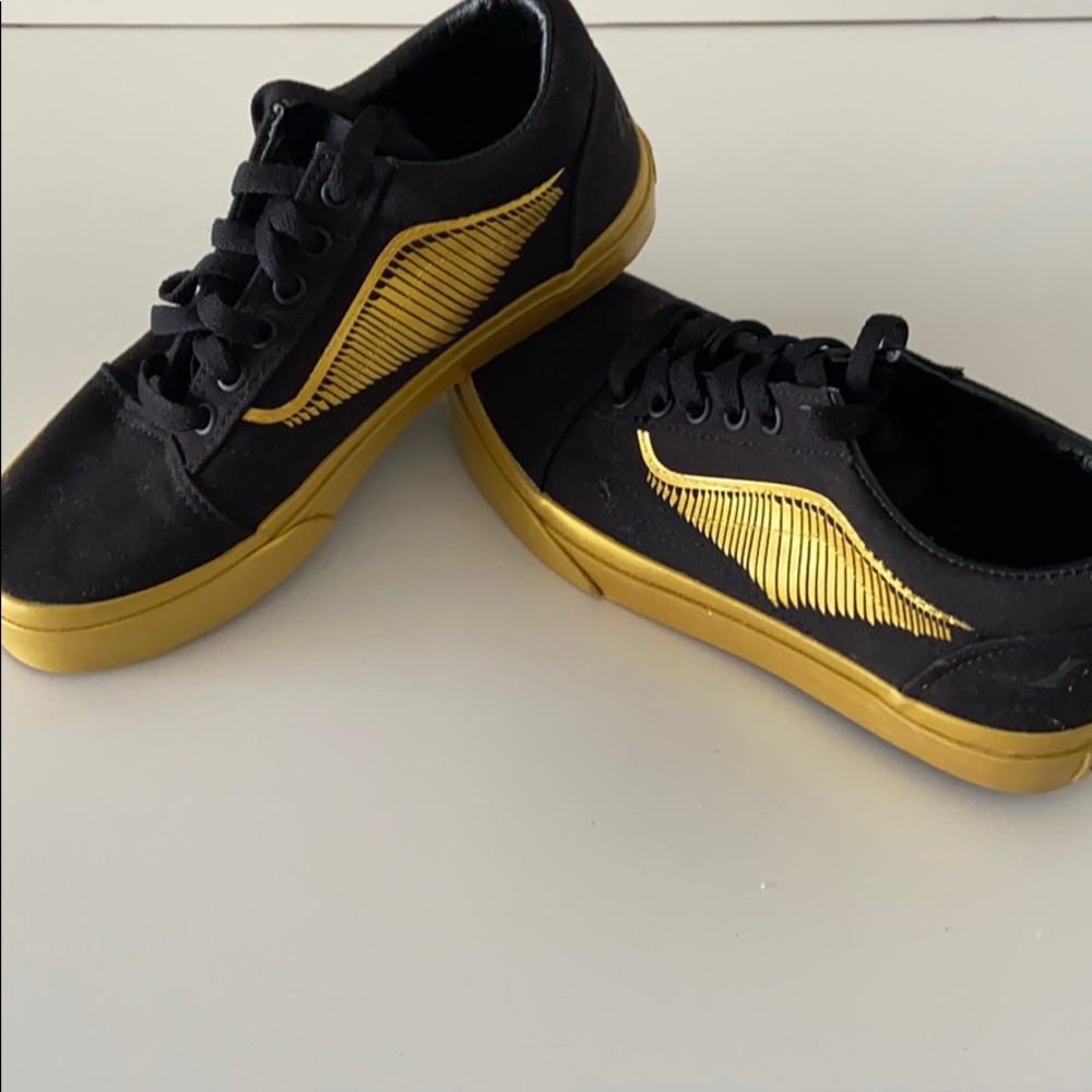 Harry Potter gold winged vans